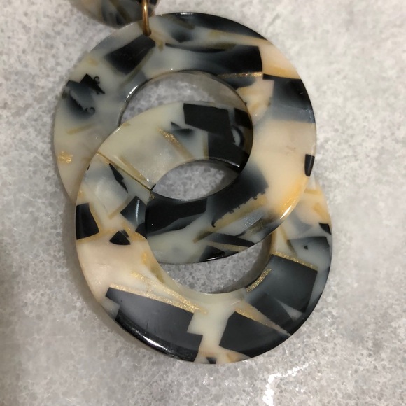 5/$25 Black, Gold, Cream & Gray Earrings - Picture 1 of 4